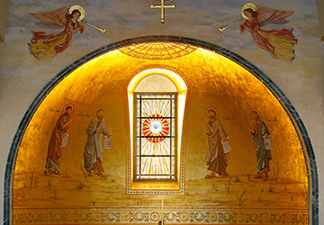 Décor des Quatres Evangélistes peints sur fond doré et anges musiciens