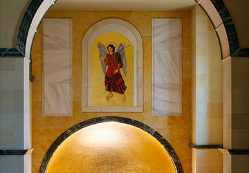 Décors fausses-pierres, faux marbre et Archange Gabriel peint sur fond doré